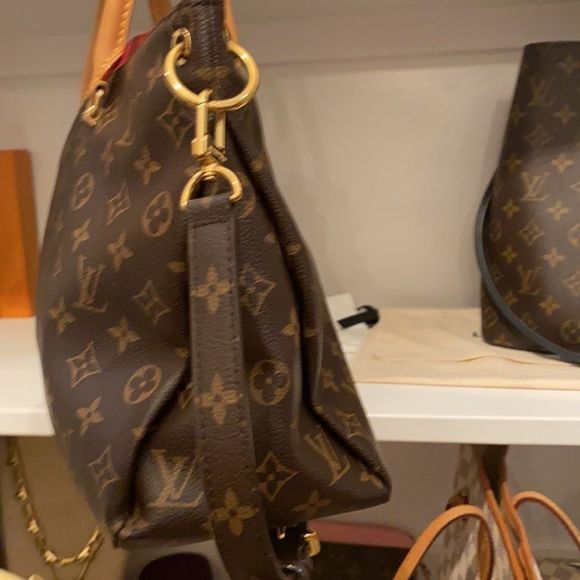 Louis Vuitton Pallas MM - Picture 8 of 15